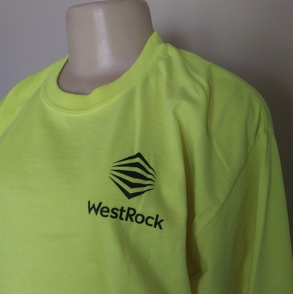 Gildan long sleeve  top - Picture 2 of 3